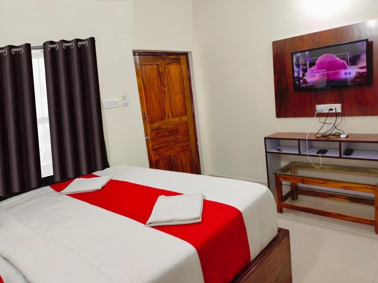 Hotel Sea Gold Puri Buitenkant foto