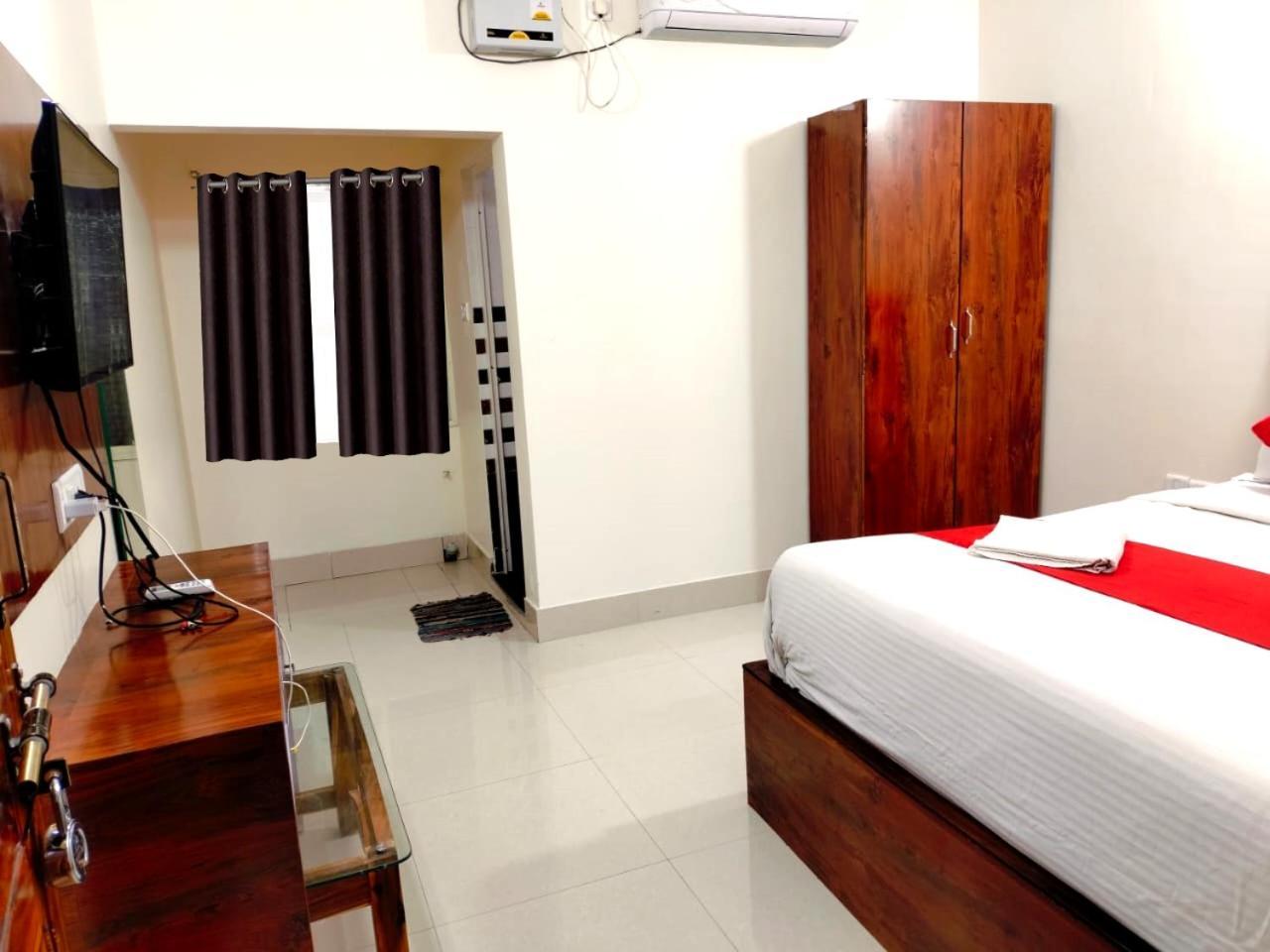 Hotel Sea Gold Puri Buitenkant foto